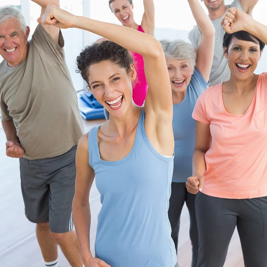 Personnes âgées en cours de sport